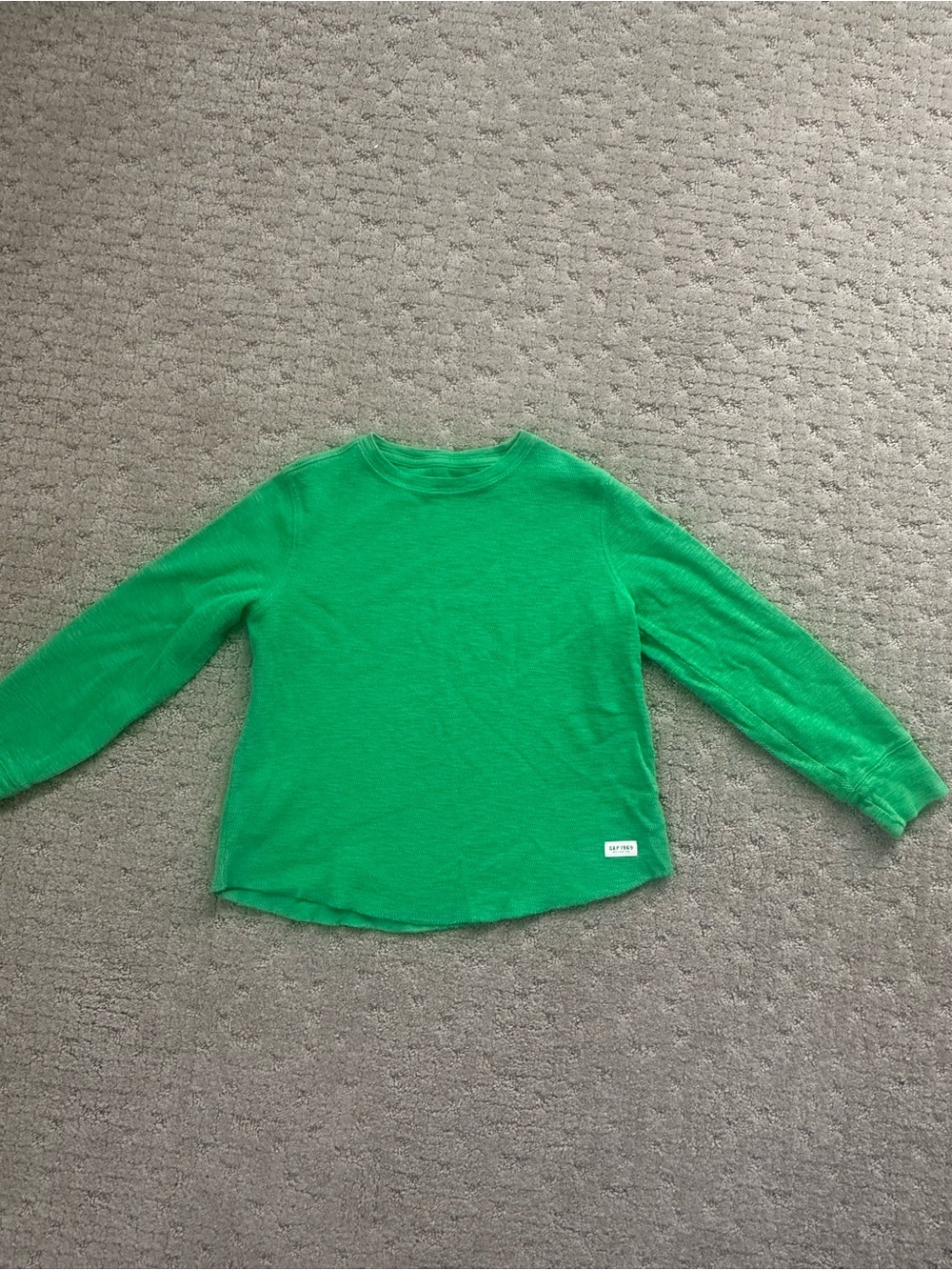 GAP Bright Green Long Sleeve Kids Tee- Sz S (6-7)